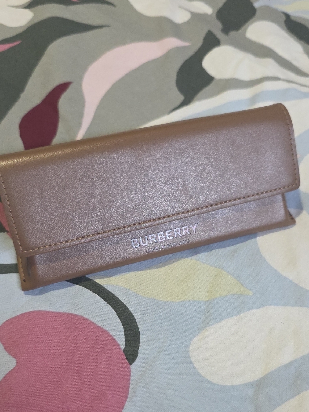 Burberry Brown Leather Fold-Over Glasses Case With Magnet Close.